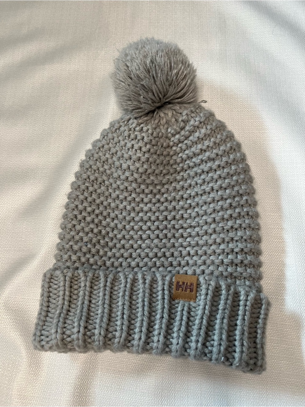 Helly Hansen Beanie Hat Gray Chunky Knit Pom Pom Cuffed Après Ski Winter Scandi